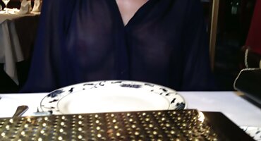 sex education 2 Silicone slut fucks với người yêu sem phim set của hàng xóm, trêu chọc tits tươi tốt của cô.