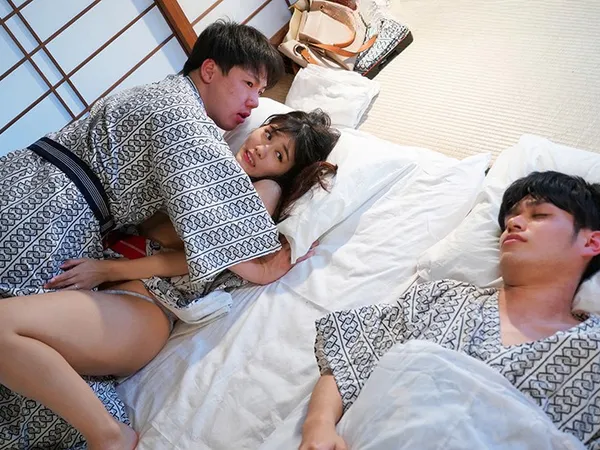 smol_meri sex Ngoại tình với bạn thân trong khi chồng ngủ kế bên